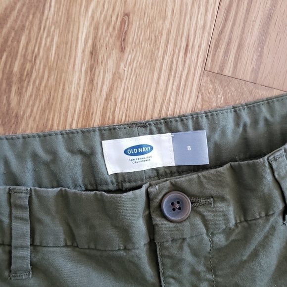 Old navy shorts - Picture 2 of 3